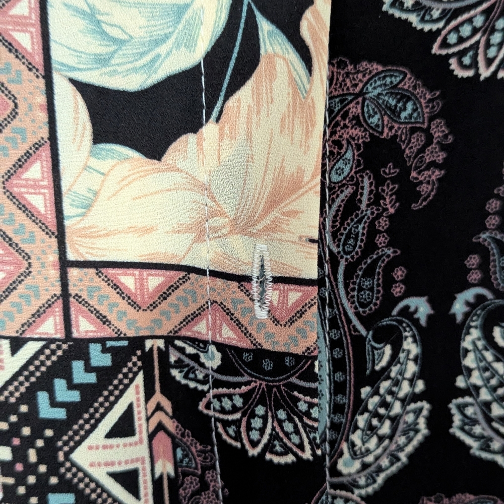 Patterned Women's Top - Picture 6 of 10